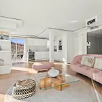 Daire Ref 2033 - - Sumptuous Penthouse With Sea View For Rent