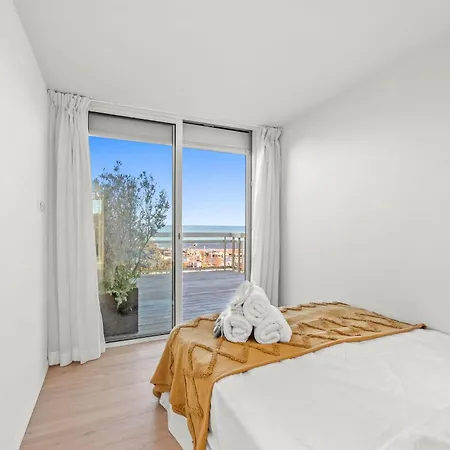 Ref 2033 - - Sumptuous Penthouse With Sea View For Rent