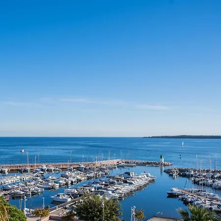 Ref 2033 - - Sumptuous Penthouse With Sea View For Rent Apartmán Cannes