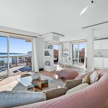 Ref 2033 - - Sumptuous Penthouse With Sea View For Rent *