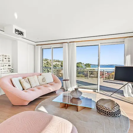Ref 2033 - - Sumptuous Penthouse With Sea View For Rent Appartement Cannes