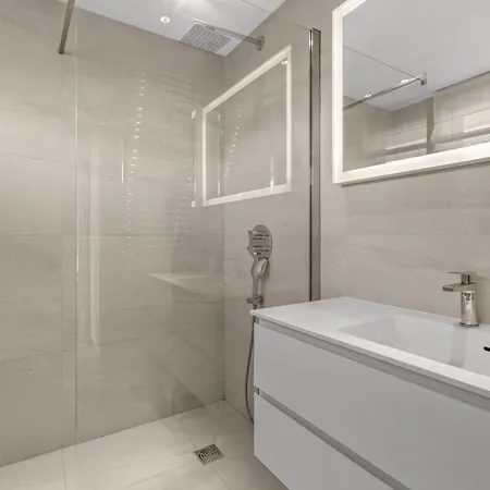 Ref 2033 - - Sumptuous Penthouse With Sea View For Rent * Cannes