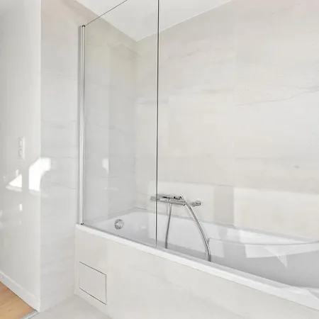 Ref 2033 - - Sumptuous Penthouse With Sea View For Rent * Cannes