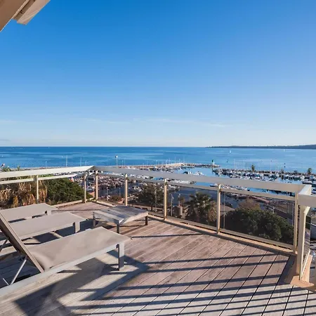 Ref 2033 - - Sumptuous Penthouse With Sea View For Rent *