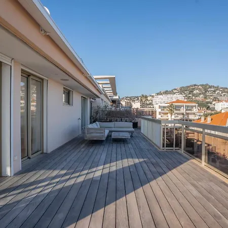 Ref 2033 - - Sumptuous Penthouse With Sea View For Rent *