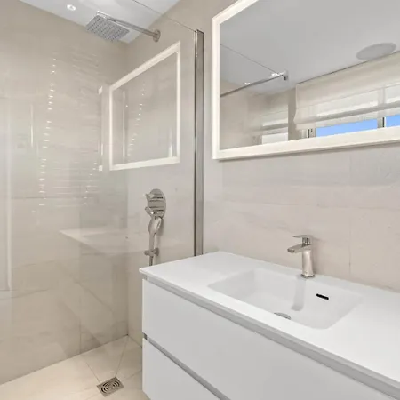 Ref 2033 - - Sumptuous Penthouse With Sea View For Rent