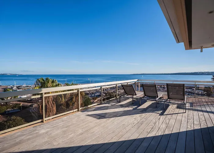 Apartment Ref 2033 - - Sumptuous Penthouse With Sea View For Rent
