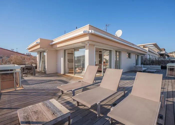Ref 2033 - - Sumptuous Penthouse With Sea View For Rent