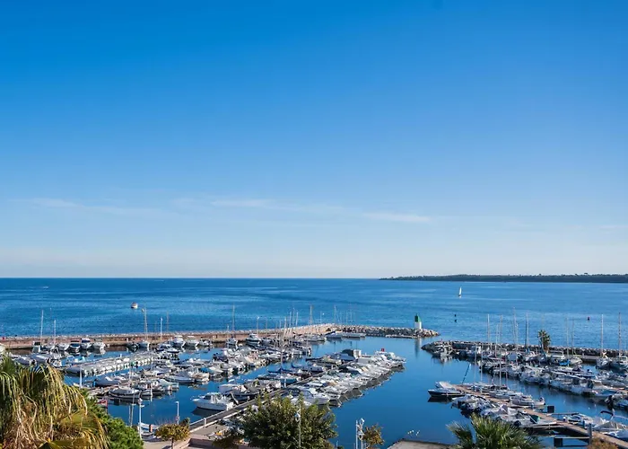 Ref 2033 - - Sumptuous Penthouse With Sea View For Rent Apartment Cannes