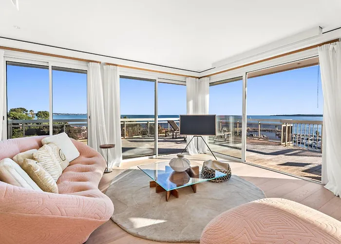 Apartment Ref 2033 - - Sumptuous Penthouse With Sea View For Rent