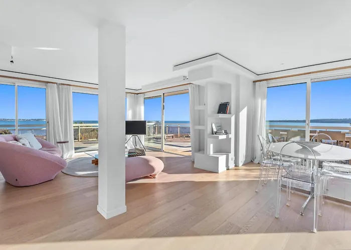 Apartment Ref 2033 - - Sumptuous Penthouse With Sea View For Rent