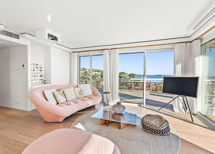 Ref 2033 - - Sumptuous Penthouse With Sea View For Rent Apartment Cannes