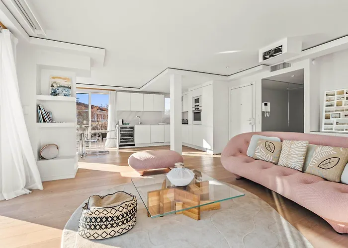 Apartment Ref 2033 - - Sumptuous Penthouse With Sea View For Rent