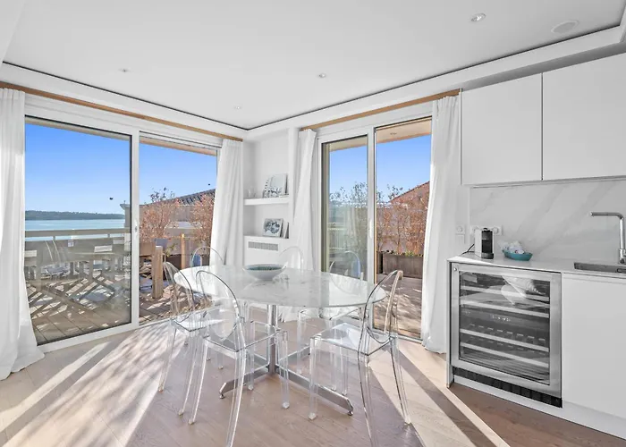 Ref 2033 - - Sumptuous Penthouse With Sea View For Rent Apartment *