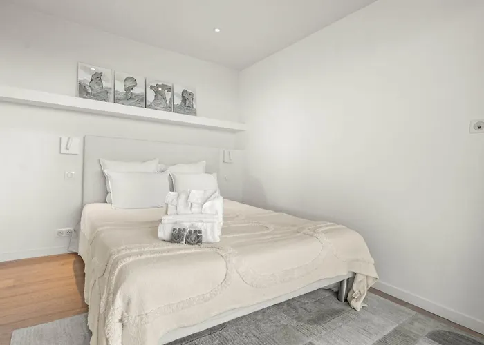 Apartment Ref 2033 - - Sumptuous Penthouse With Sea View For Rent *