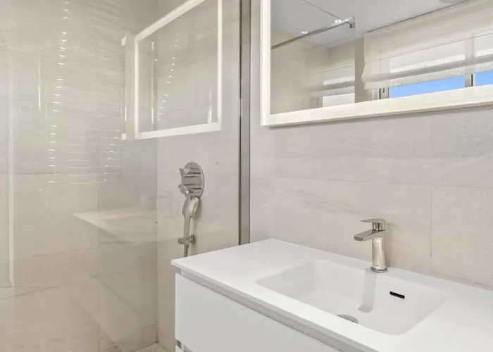 Ref 2033 - - Sumptuous Penthouse With Sea View For Rent