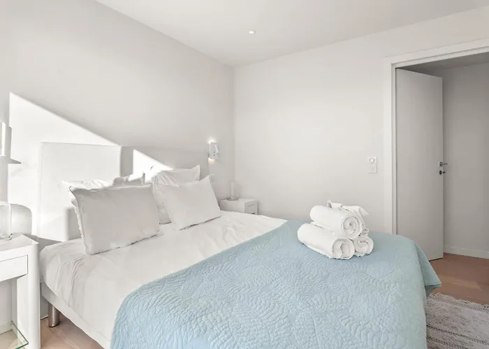 Ref 2033 - - Sumptuous Penthouse With Sea View For Rent *