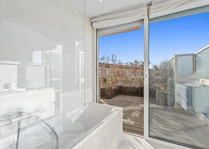 Ref 2033 - - Sumptuous Penthouse With Sea View For Rent