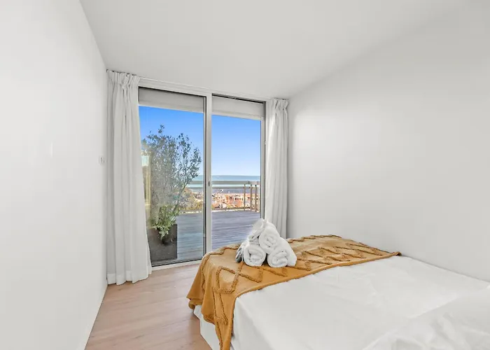 Ref 2033 - - Sumptuous Penthouse With Sea View For Rent
