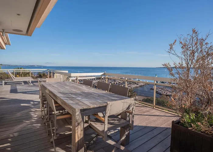 Apartment Ref 2033 - - Sumptuous Penthouse With Sea View For Rent Cannes