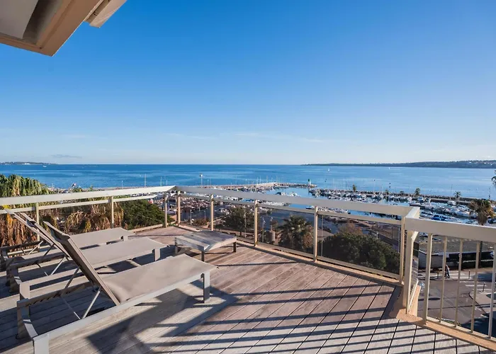 Ref 2033 - - Sumptuous Penthouse With Sea View For Rent *