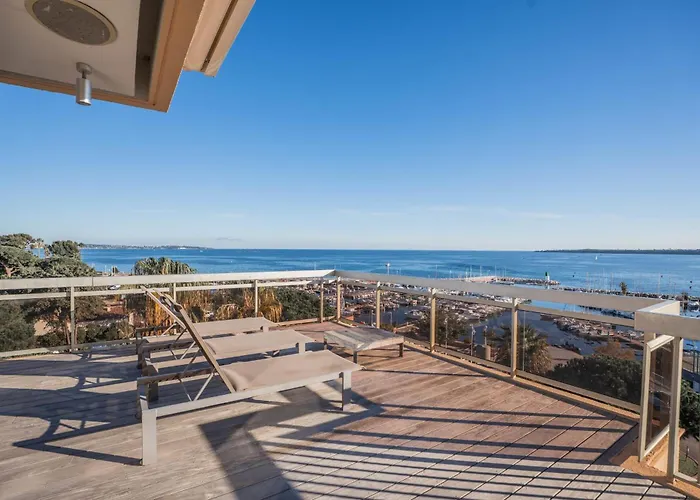 Apartment Ref 2033 - - Sumptuous Penthouse With Sea View For Rent